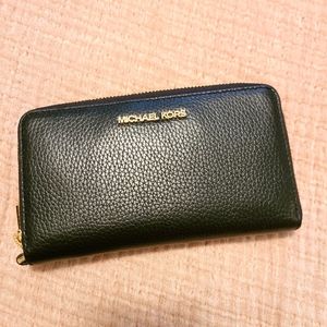 Michael Kors Zip Around Wallet